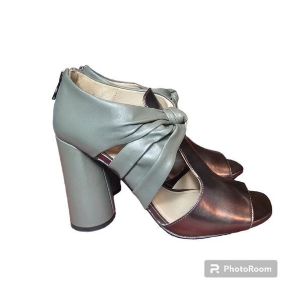 Donald J Pliner Bailey Knot Gunmetal Sandals Sz 9M Block Heel 4.5" Metallic - Picture 2 of 9